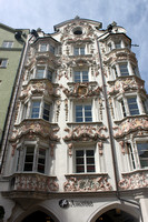 Helblinghaus, next to Goldenes Dachi